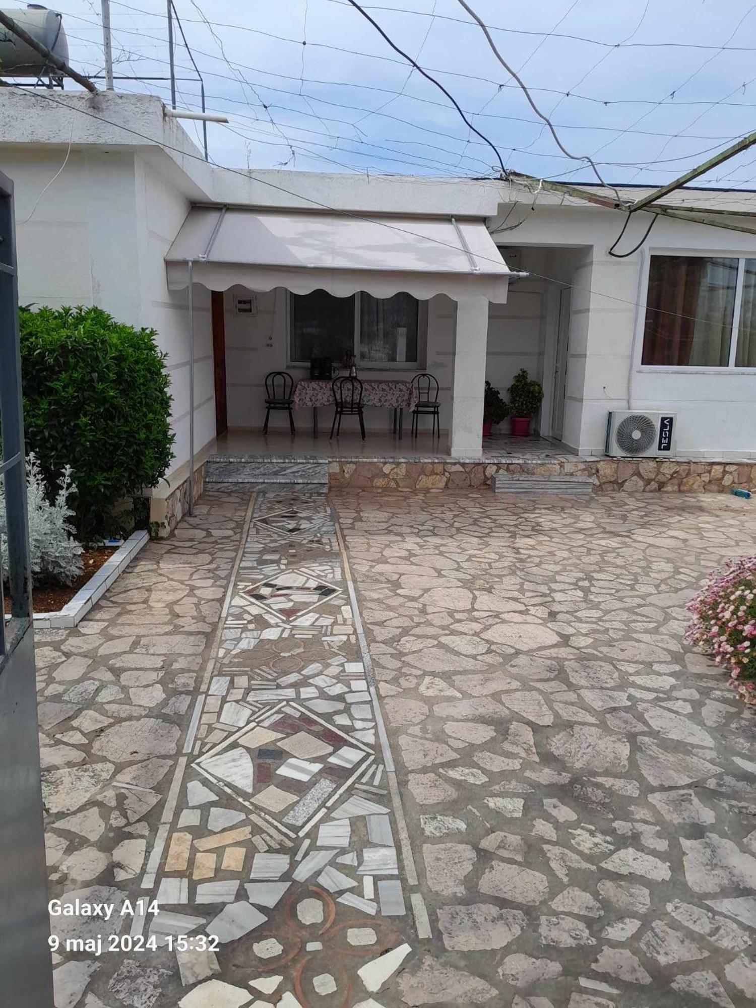 Flora'S Place Sarandë Buitenkant foto
