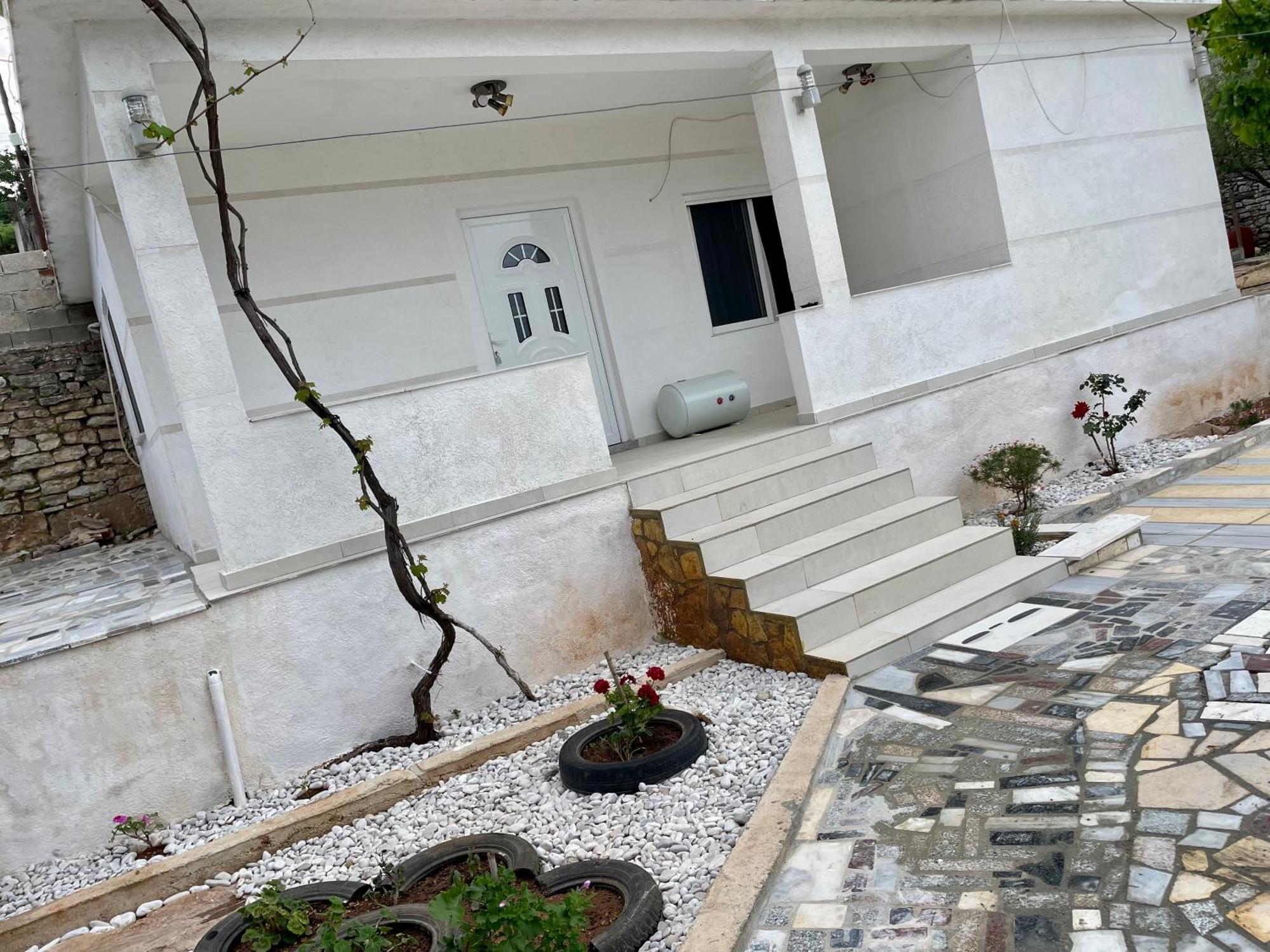 Flora'S Place Sarandë Buitenkant foto