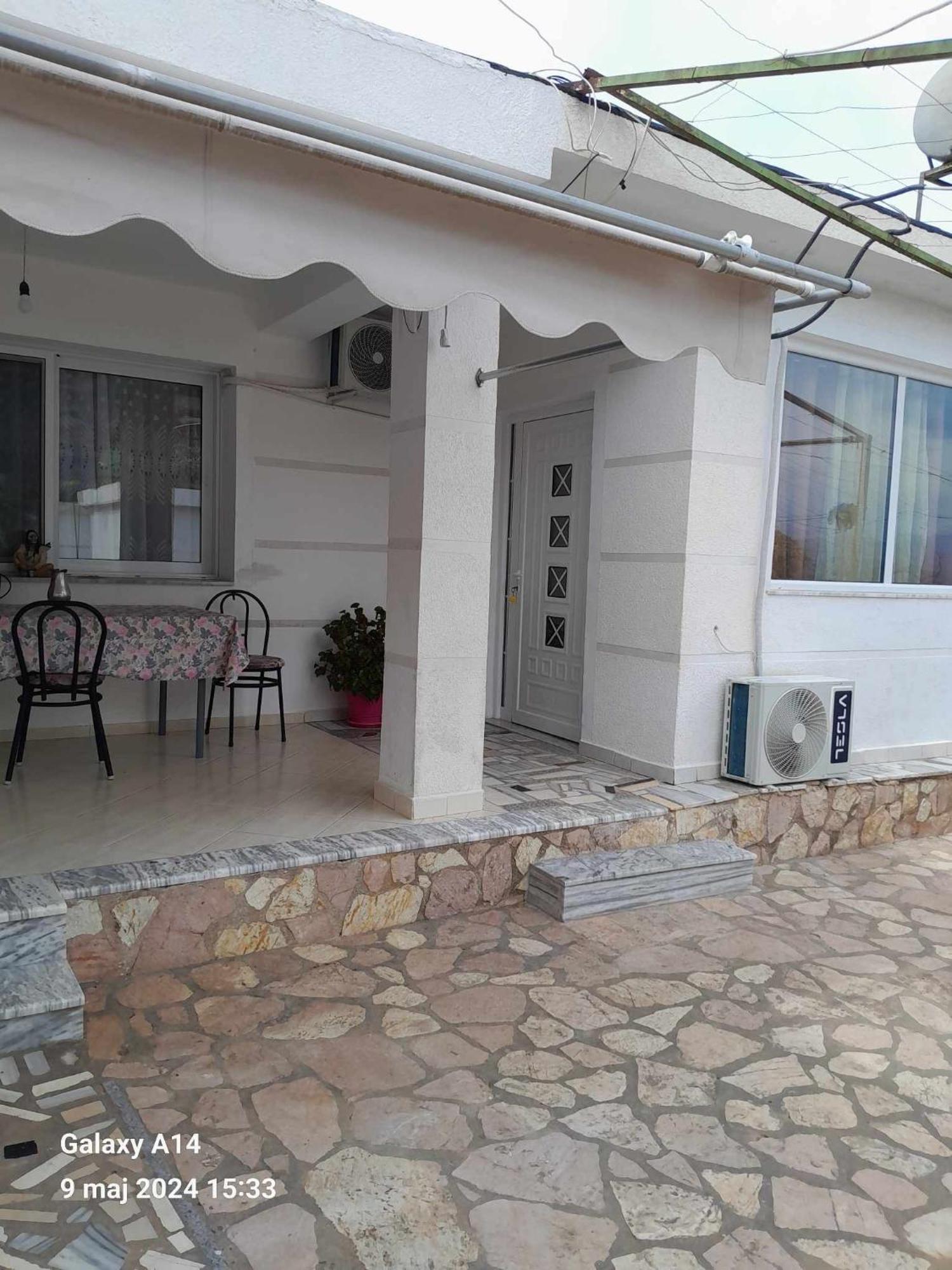 Flora'S Place Sarandë Buitenkant foto